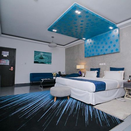 Lorenzo Hotel Абиджан Екстериор снимка
