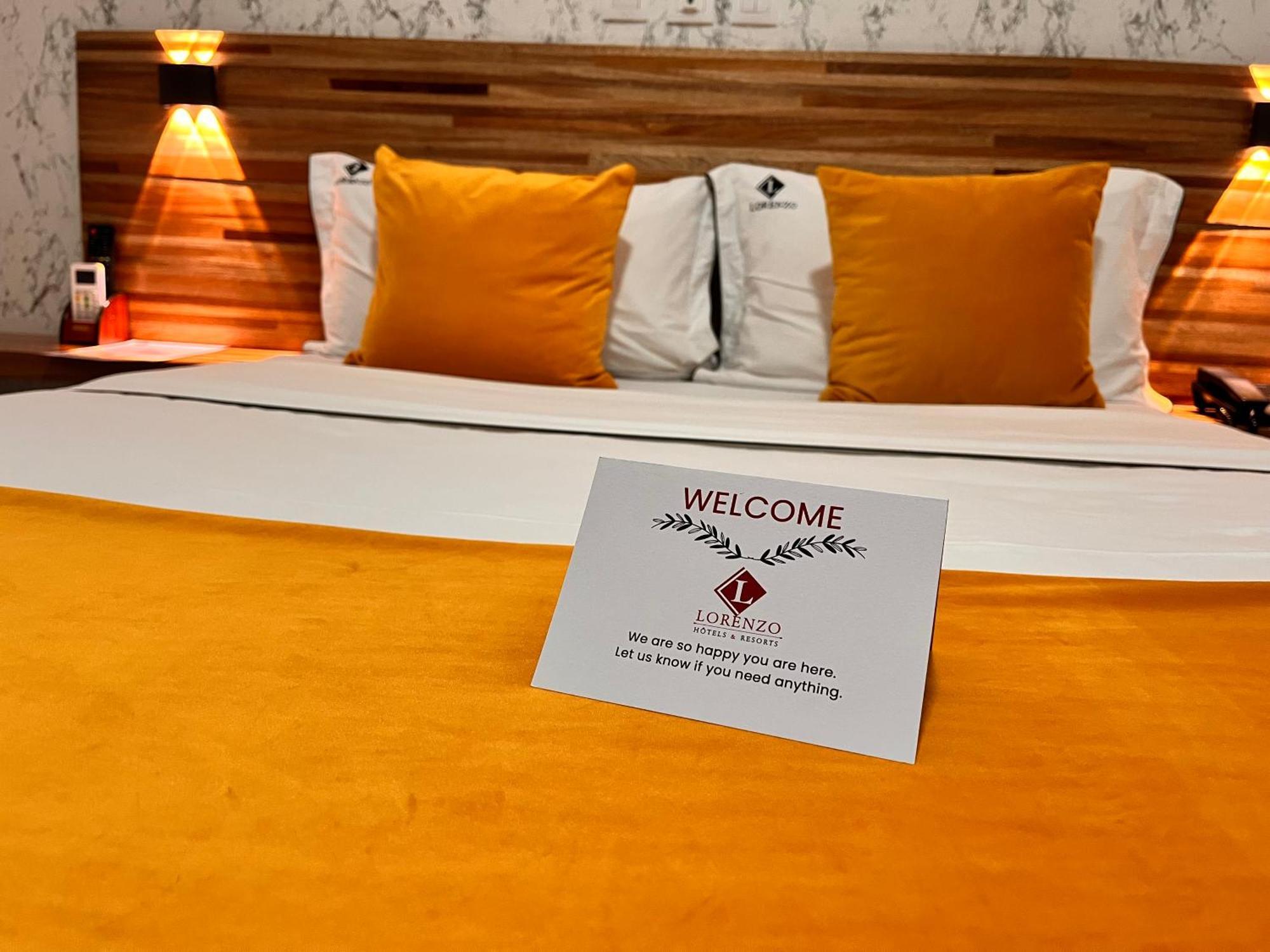 Lorenzo Hotel Абиджан Екстериор снимка
