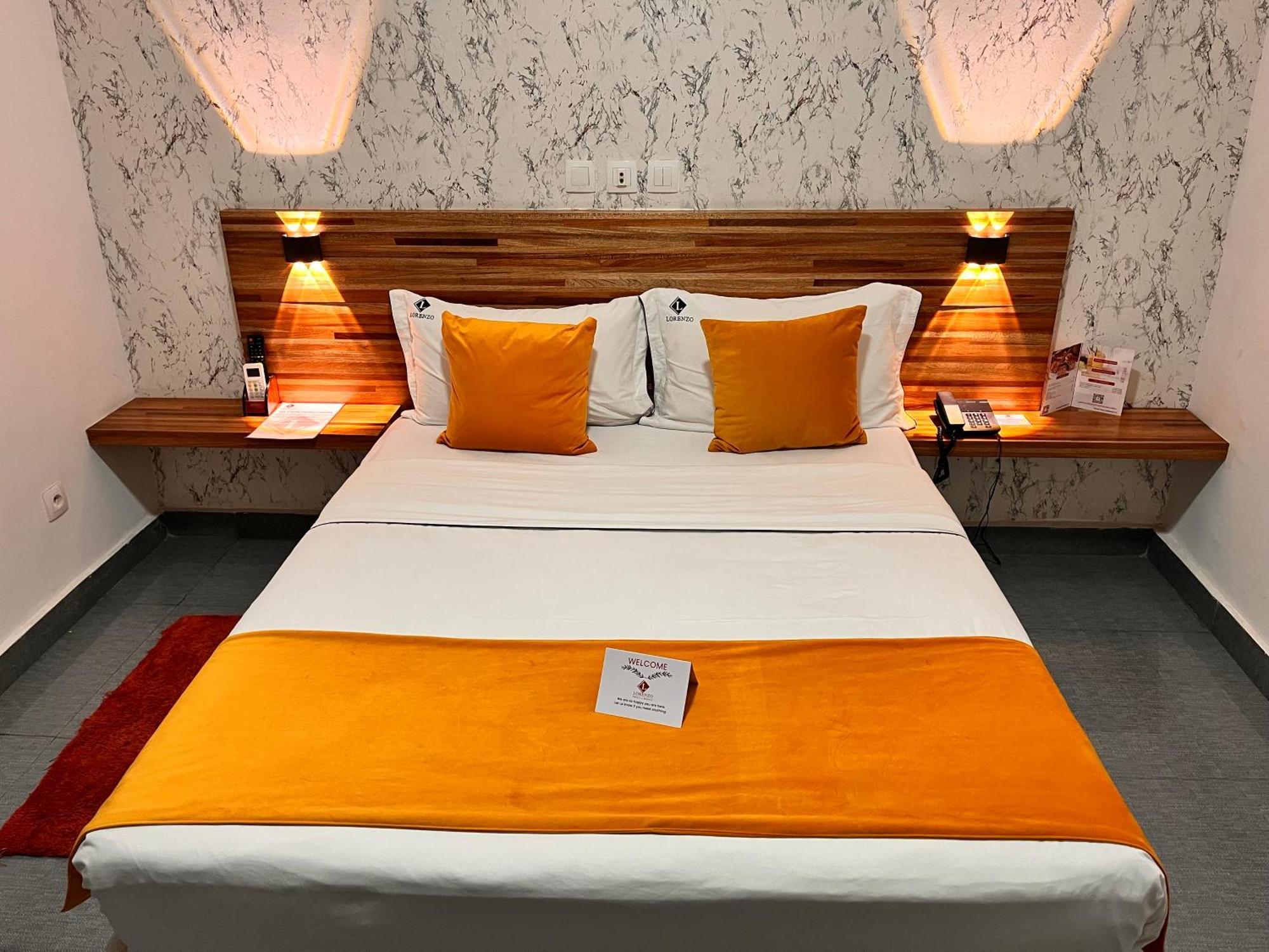 Lorenzo Hotel Абиджан Екстериор снимка