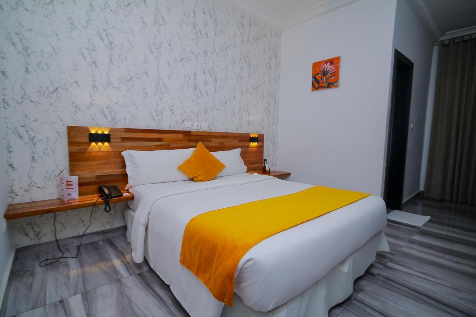 Lorenzo Hotel Абиджан Екстериор снимка
