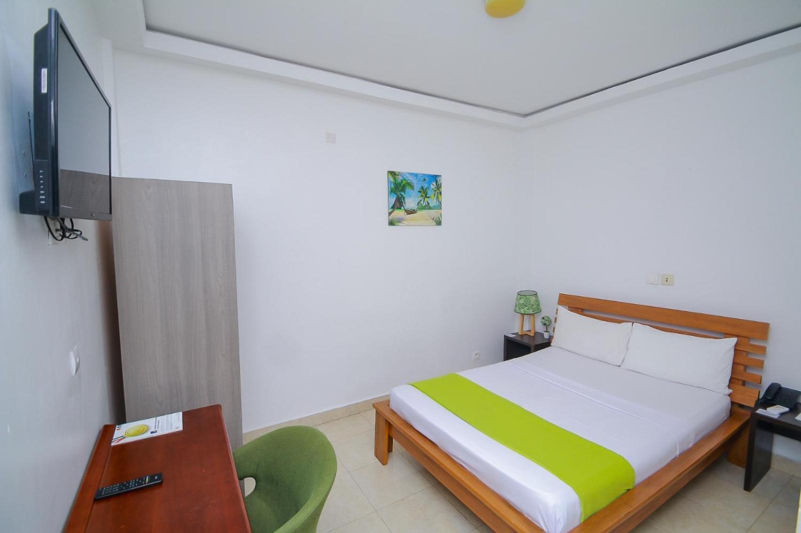 Lorenzo Hotel Абиджан Екстериор снимка