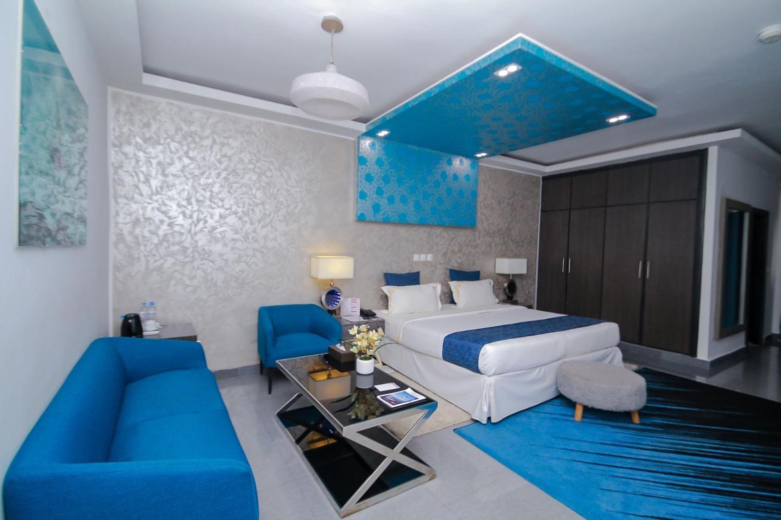 Lorenzo Hotel Абиджан Екстериор снимка