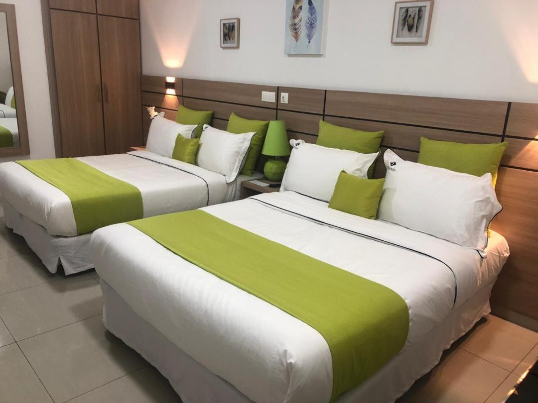 Lorenzo Hotel Абиджан Екстериор снимка