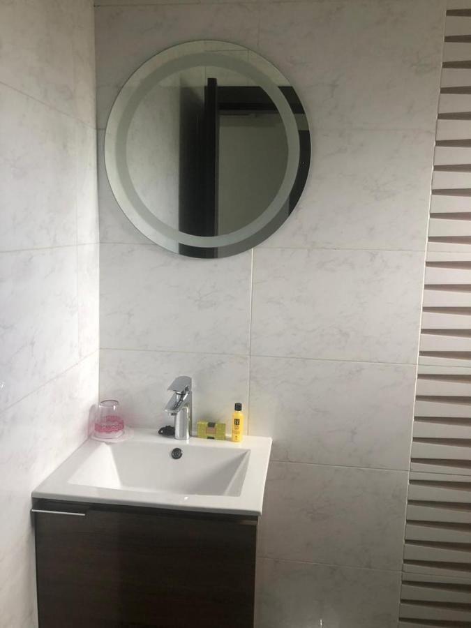 Lorenzo Hotel Абиджан Екстериор снимка