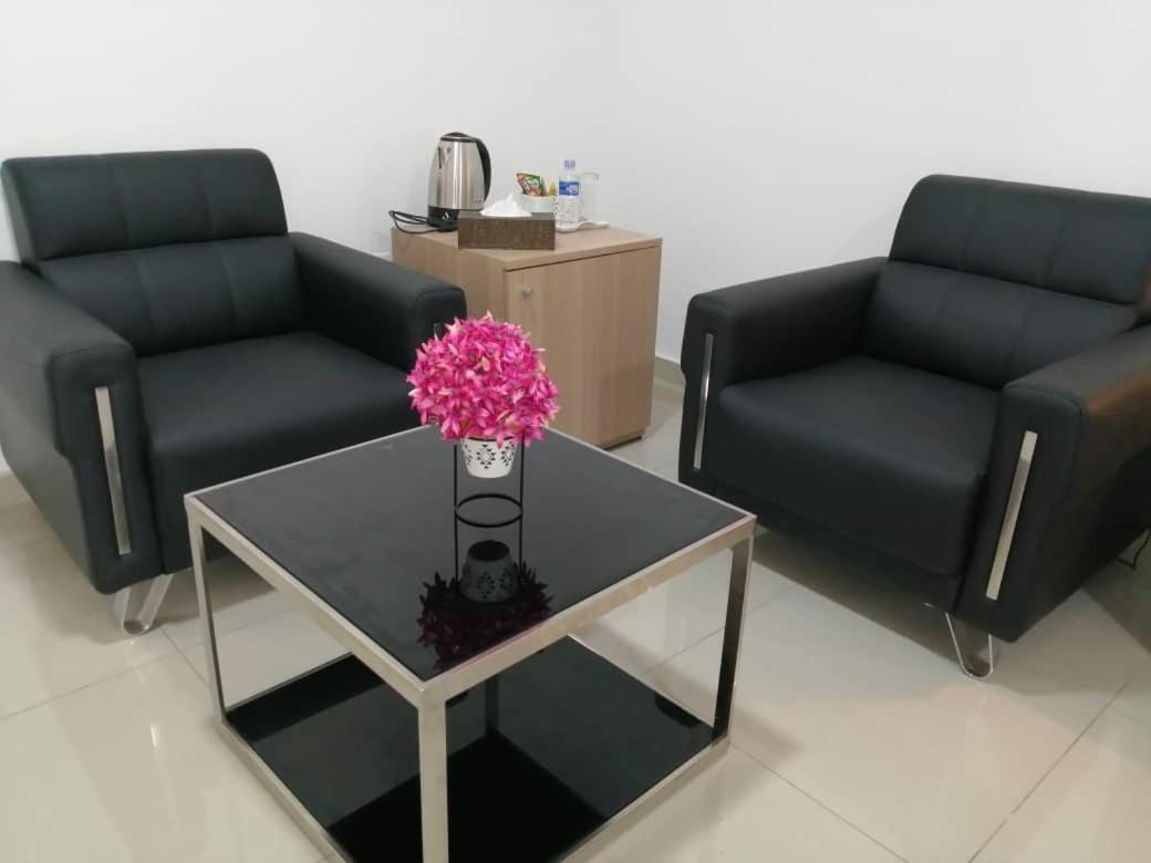 Lorenzo Hotel Абиджан Екстериор снимка