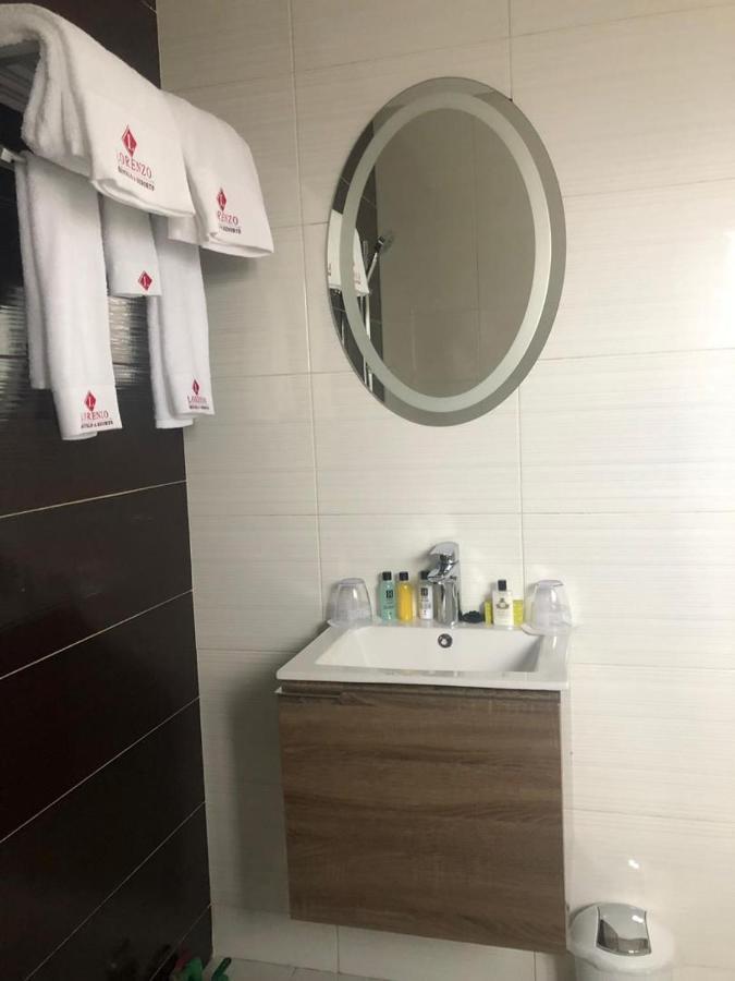 Lorenzo Hotel Абиджан Екстериор снимка